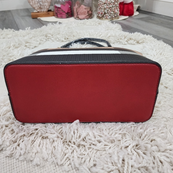 NWT 3 BEAUTIFUL nestled handbags - Picture 6 of 12